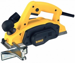 Электрорубанок DeWALT DW677